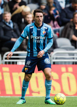 Djurgårdens Kerim Mrabti med bollen