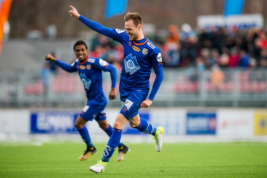 Aron Elis Thrandarson of Aalesund celebrates the 1-2 goal