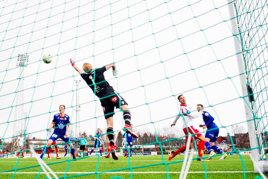 Aron Elis Thrandarson of Aalesund scores the 2-1 goal