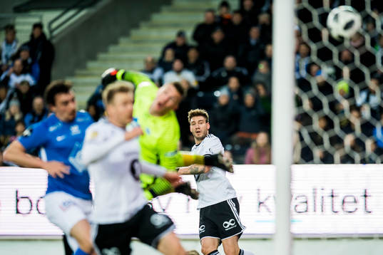 Nicklas Bendtner of Rosenborg scores 1-0