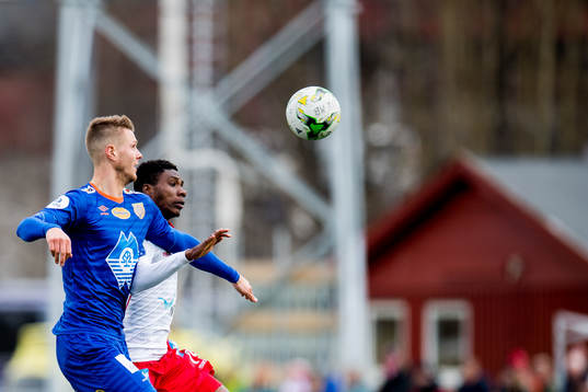Holmbert Aron Fridjonsson of Aalesund and Igoh Ogbu of