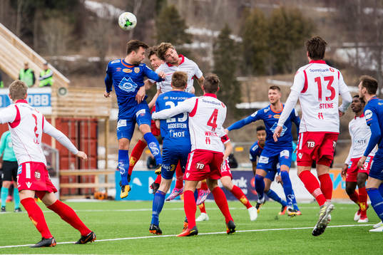 Kaj Ramsteijn of Aalesund and Viktor Ljung of Levanger