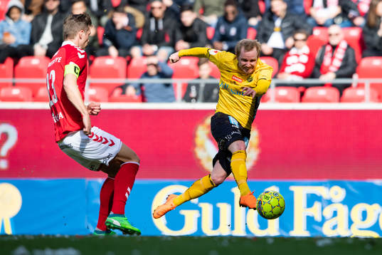 Elfsborgs Simon Lundevall och Kalmars Viktor Elm