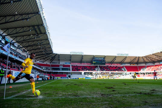 Elfsborgs Issam Jebali slår en hörna