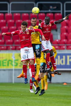 Elfsborgs Issam Jebali i kam med Kalmars Herman Hallberg