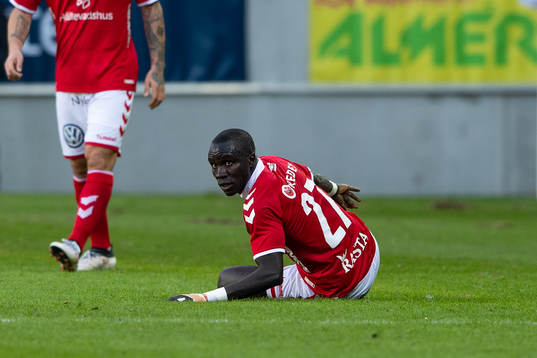 Kalmars Papa Alioune Diouf sitter på planen