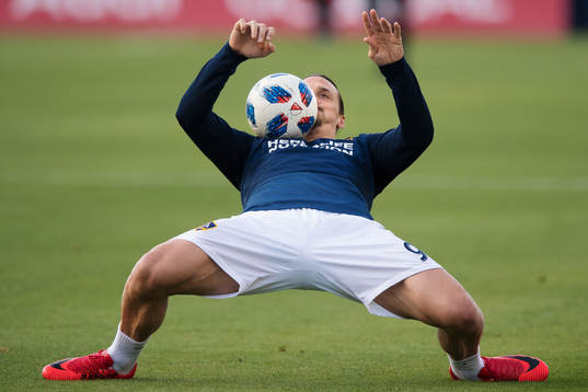 LA Galaxys Zlatan Ibrahimovic värmer upp