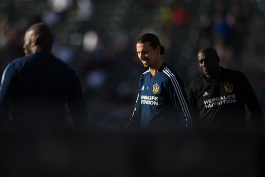 LA Galaxys Zlatan Ibrahimovic värmer upp