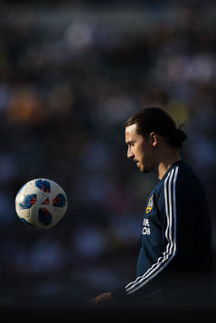 LA Galaxys Zlatan Ibrahimovic värmer upp