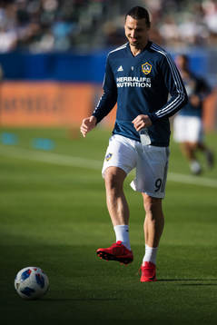 LA Galaxys Zlatan Ibrahimovic värmer upp