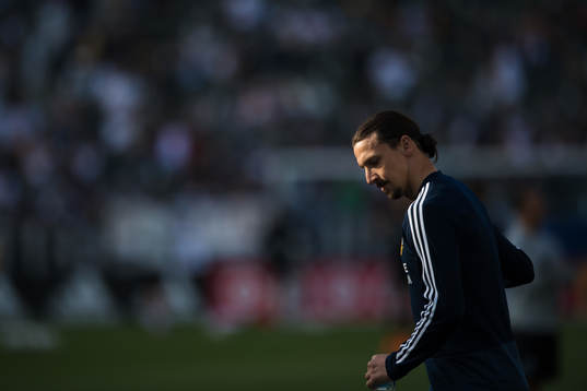 LA Galaxys Zlatan Ibrahimovic värmer upp