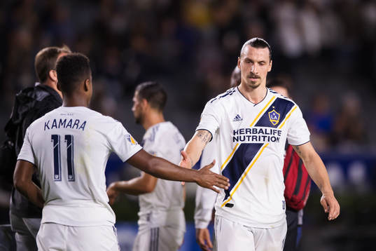 LA Galaxys Ola Kamara och Zlatan Ibrahimovic