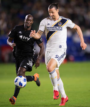 Kansas Ike Opara och LA Galaxys Zlatan Ibrahimovic