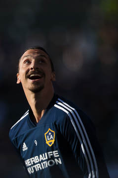 LA Galaxys Zlatan Ibrahimovic värmer upp