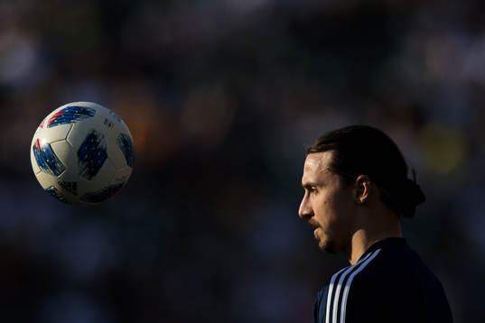 LA Galaxys Zlatan Ibrahimovic värmer upp