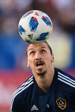 LA Galaxys Zlatan Ibrahimovic värmer upp