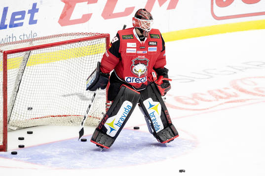 Malmö Redhawks målvakt Oscar Alsenfelt värmer upp