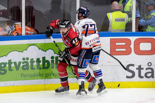 Malmö Redhawks Niklas Arell och Växjös Pontus Netterberg