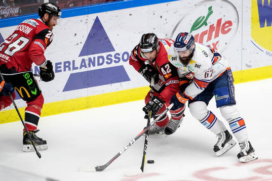 Malmö Redhawks Niklas Arell och Växjös Linus Fröberg