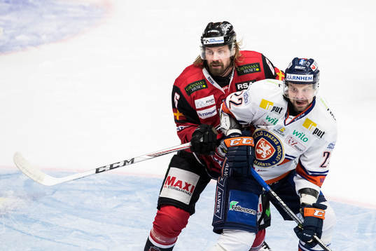 Malmö Redhawks Stefan Warg och Växjös Janne Pesonen