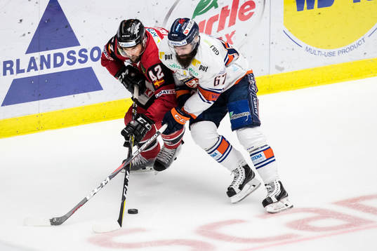 Malmö Redhawks Niklas Arell och Växjös Linus Fröberg
