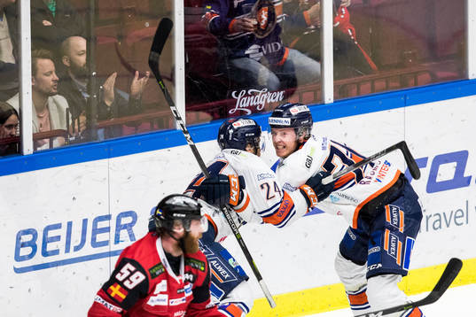Växjös Brendan Shinnimin jublar