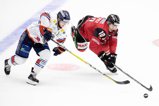 Växjös Tuomas Kiiskinen och Malmö Redhawks Robin Alvarez