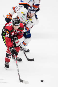 Malmö Redhawks Marcus Sylvegård och Växjös Martin