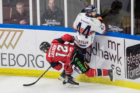 Malmö Redhawks Matias Lassen och Växjös Peter Andersson