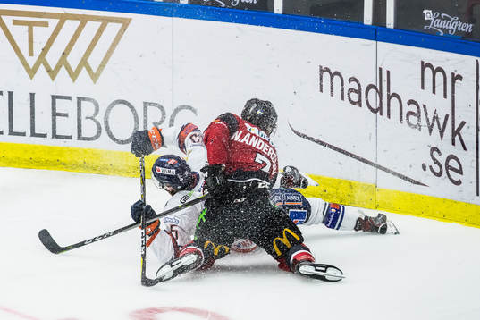 Malmö Redhawks Nils Andersson i kollision med Växjös