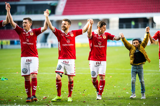Kalmar jublar och tackar supportrarna