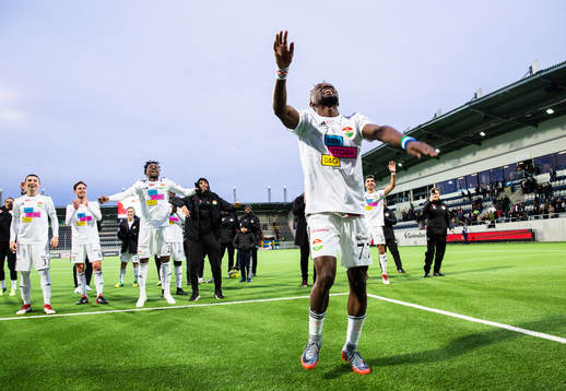 Dalkurds spelare med tvåmålskytten Mohamed Buya Turay