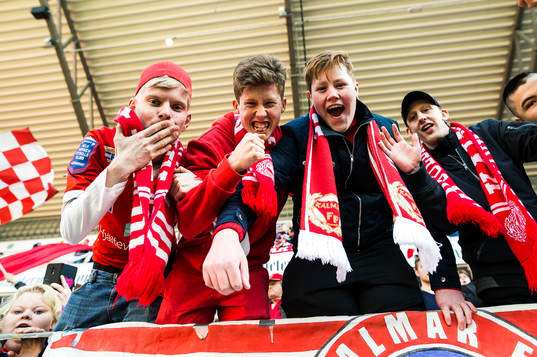 Kalmar supporter jublar