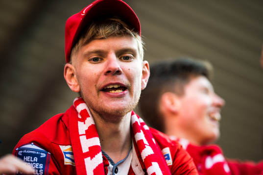 Kalmar supporter jublar