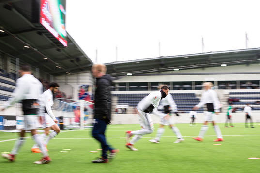 Dalkurds spelare värmer upp