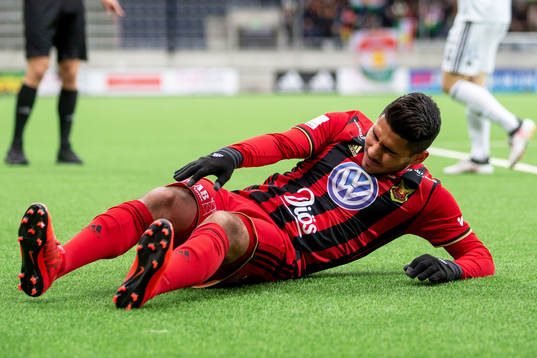 Östersunds Hosam Aiesh grinar illa