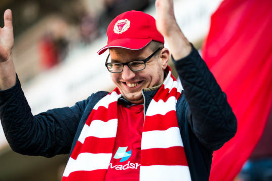 Kalmar supporter jublar