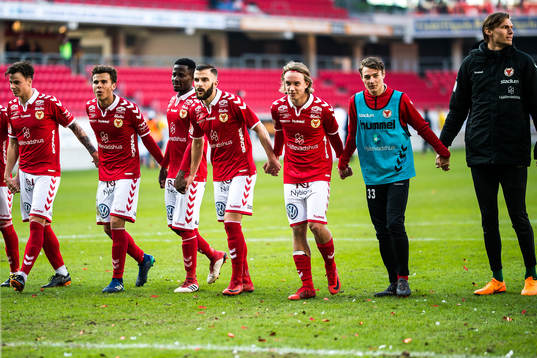 Kalmar jublar och tackar supportrarna