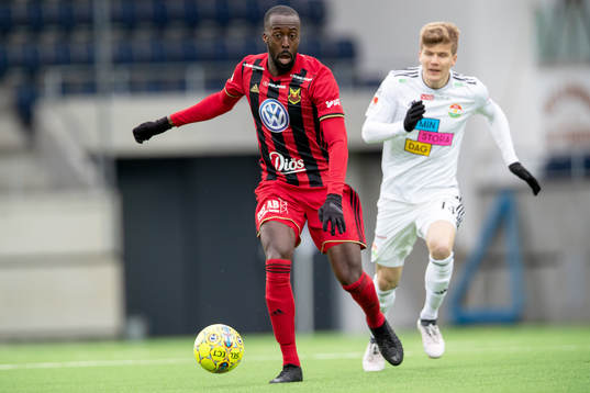 Östersunds Ronald Mukiibi och Dalkurds Oliver Berg