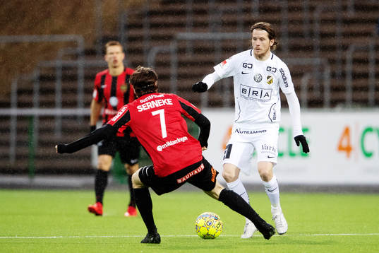 Brommapojkarnas Markus Gustafsson och Häckens Erik Friberg