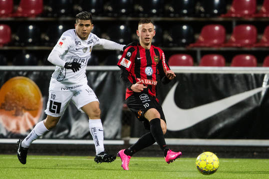 Häckens Paulinho och Brommapojkarnas Petar Petrovic