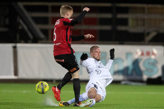 Häckens Alexander Faltsetas glidtacklar Brommapojkarnas