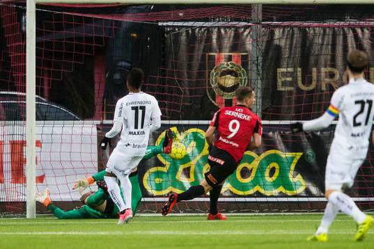 Brommapojkarnas Bajram Ajeti gör 1-0 bakom Häckens Peter