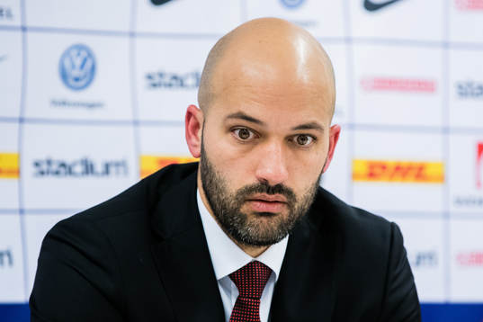 Brommapojkarnas tränare Luis Pimenta på presskonferensen