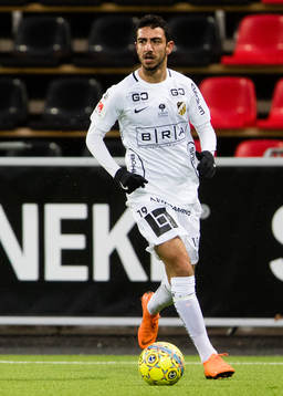 Häckens Daleho Irandust med bollen