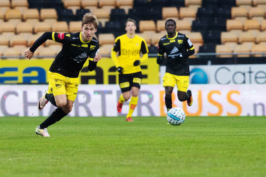Niklas Sandberg of Start with the ball