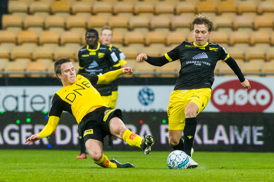 Simen Kind Mikalsen of Lillestrøm and Niklas Sandberg of