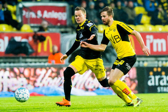 Aron Sigurdarson of Start and Simen Rafn of Lillestrøm