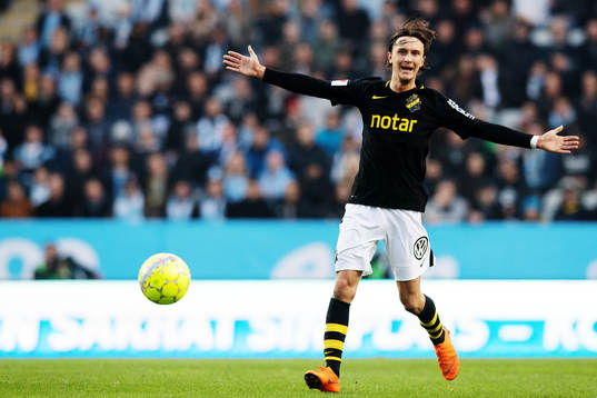s Kristoffer Olsson reagerar på ett domslut