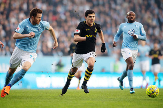 Malmö FFs Lasse Nielsen jagar AIKs Tarik Elyounoussi
